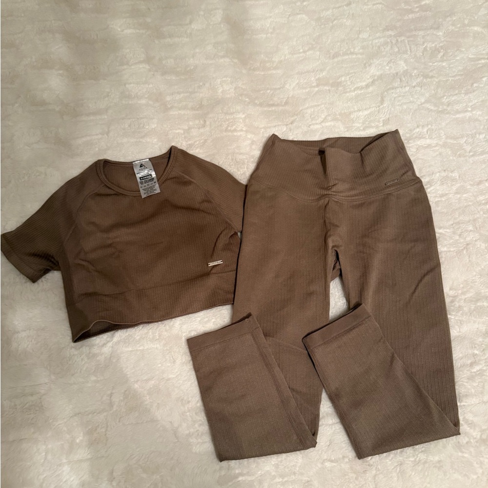 Lilias Active The Ribbed Knit Short Sleeve Shirt & Legging set XS